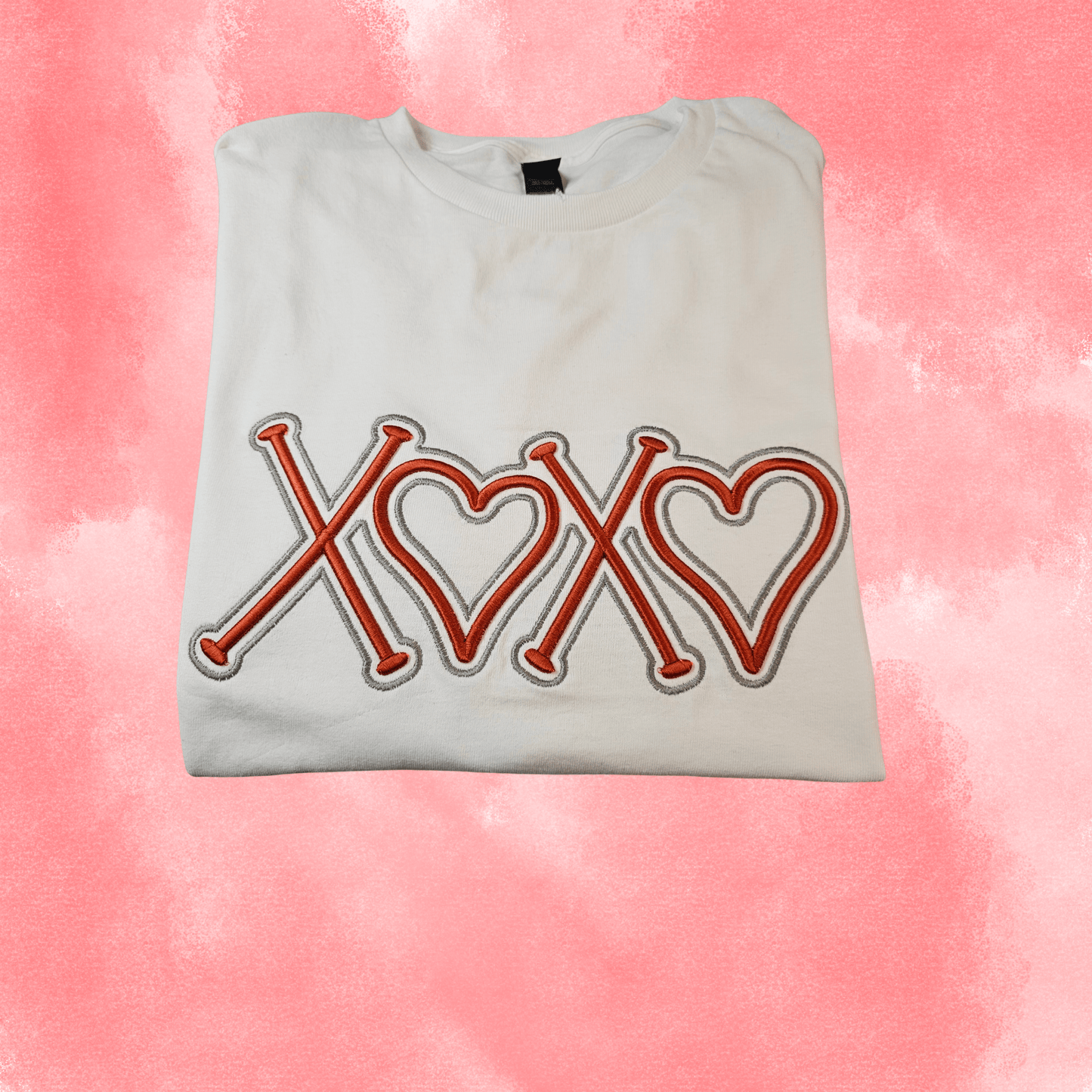 XOXO Puff Embroidery t-shirt - Pine Needle Embroidery